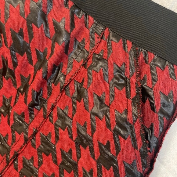 New! D&G Dolce & Gabbana Red & Black Houndstooth Skirt 42 Sheen - Picture 4 of 9